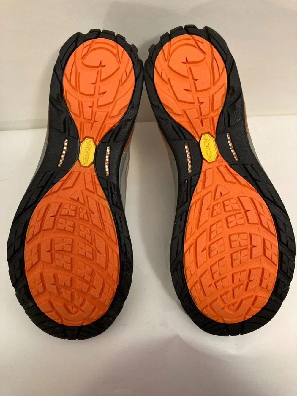 NWT Abeo Sneakers Grey and Orange Size 10
